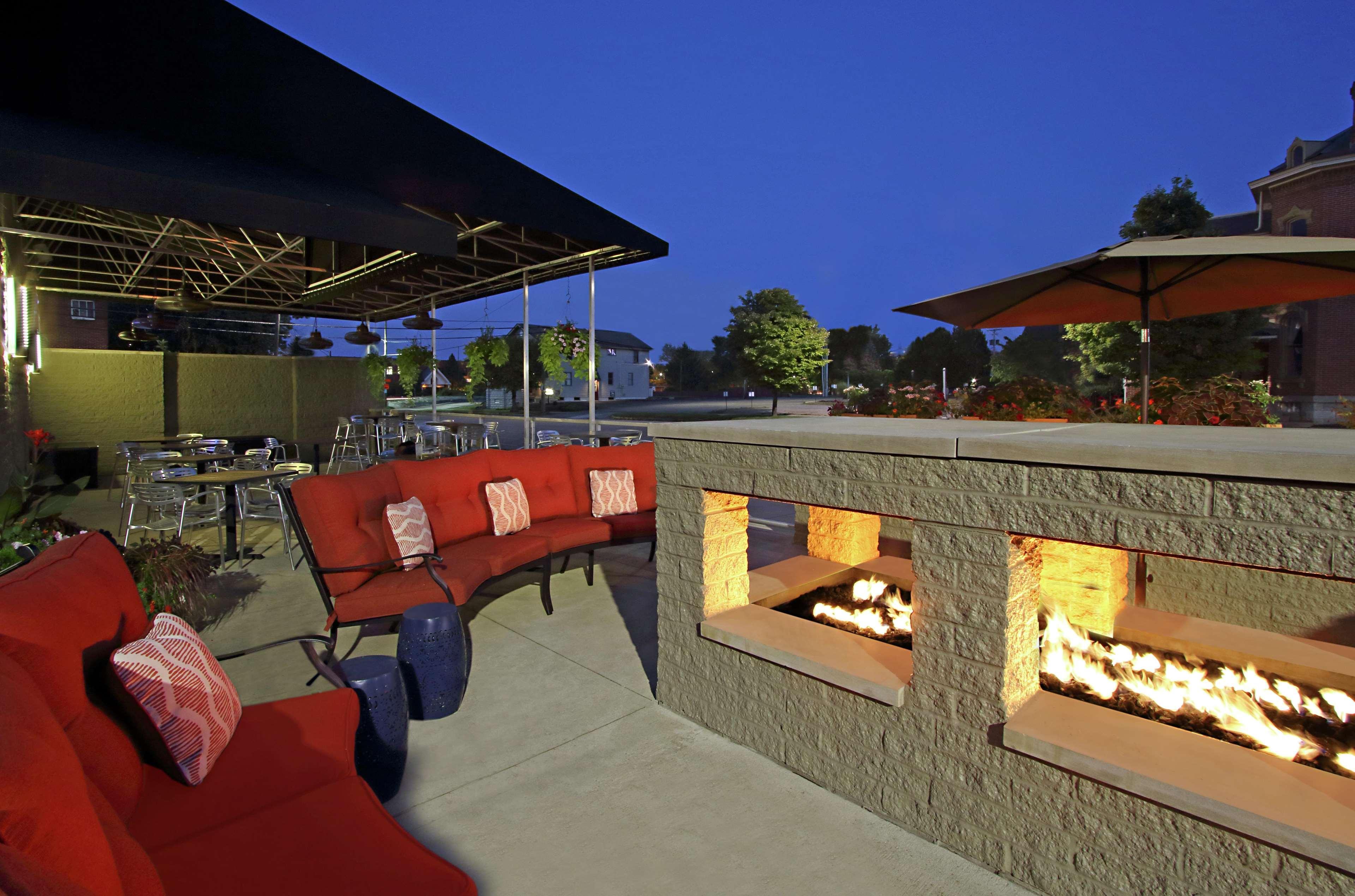 Doubletree By Hilton Newark Hotel Exterior foto